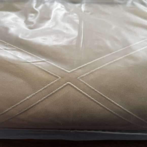 Chic Gold Evening Clutch / Purse / Bag – Perfect for Prom & Formal Events - Picture 4 of 6